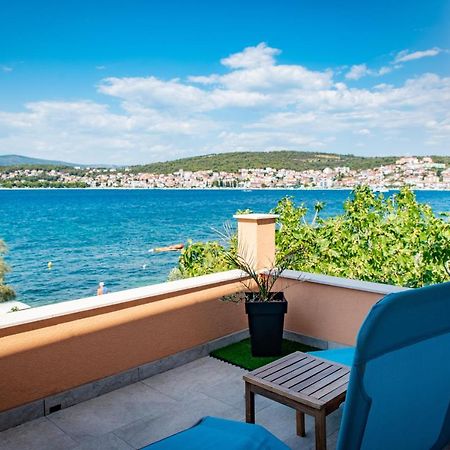 Beach Holiday Home With Private Jacuzzi & Parking Trogir Exteriér fotografie
